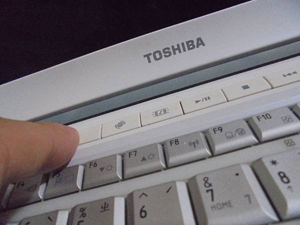 【判定問題】TOSHIBA東芝PORTEGE筆記型電腦M60