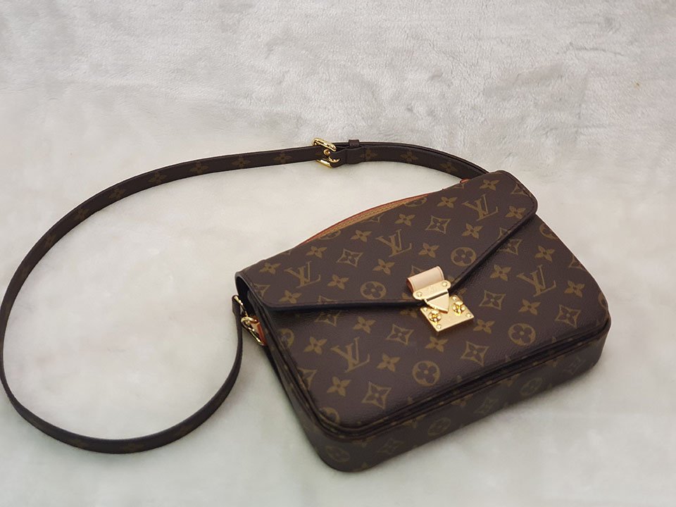 Louis Vuitton【郵差包】LV Pochette 