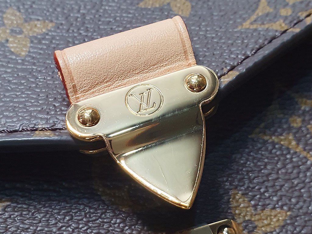 Louis Vuitton【新款郵差包】LV Pochett