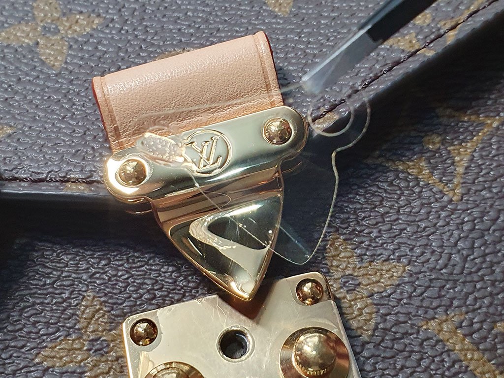 Louis Vuitton【新款郵差包】LV Pochett