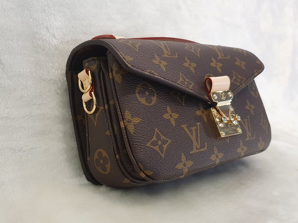 Louis Vuitton【新款郵差包】LV Pochett