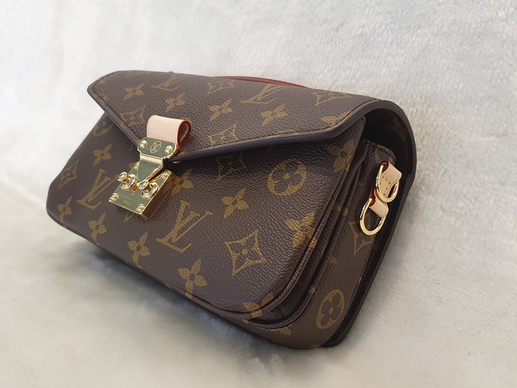 Louis Vuitton【新款郵差包】LV Pochett