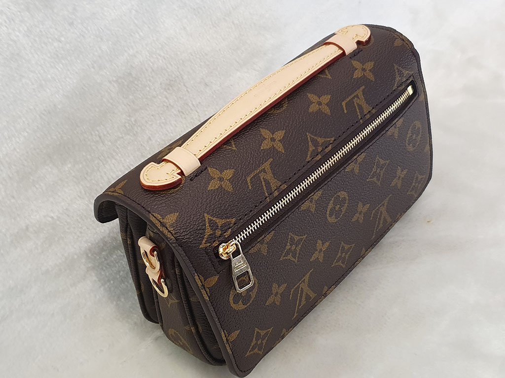 Louis Vuitton【新款郵差包】LV Pochett