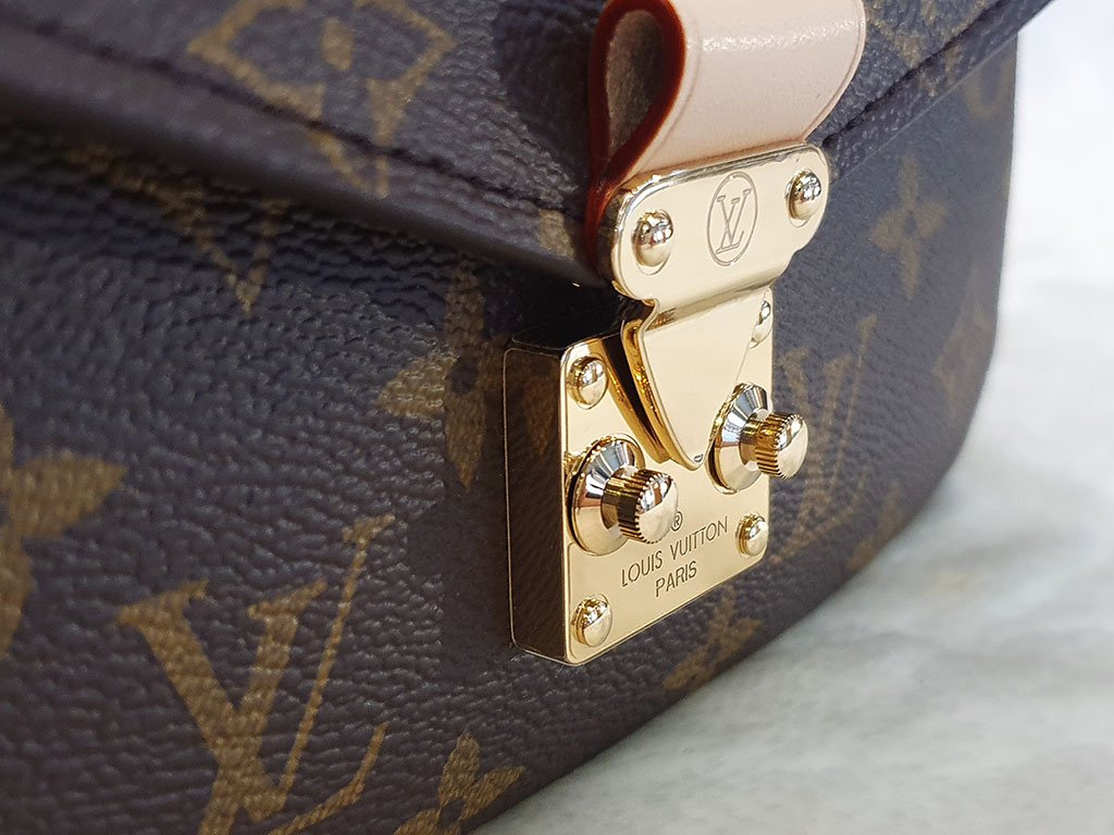 Louis Vuitton【新款郵差包】LV Pochett