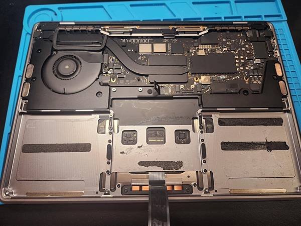 新竹MacBook維修更換電池、更換面板 MacBook P