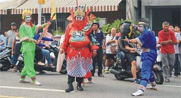 1458-6 城隍爺 行經十九公廟前，鍾馗五鬼陣威風凜凜。