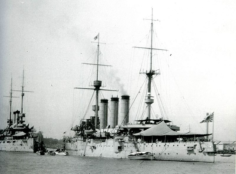 Japanese_cruiser_Izumo_in_Shanghai_2