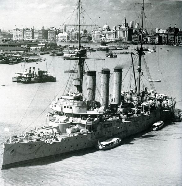 Japanese_cruiser_Izumo_in_Shanghai