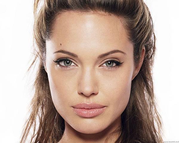 Angelina-Jolie-2