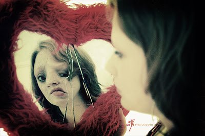 body_dysmorphic_disorder_by_deborahbos[1]