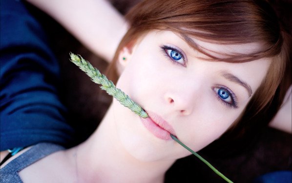 beautiful-girl-with-deep-blue-eyes-lying-wheat-stem-600x374