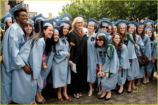 meryl-streep-barnard-college-college-commencement-14