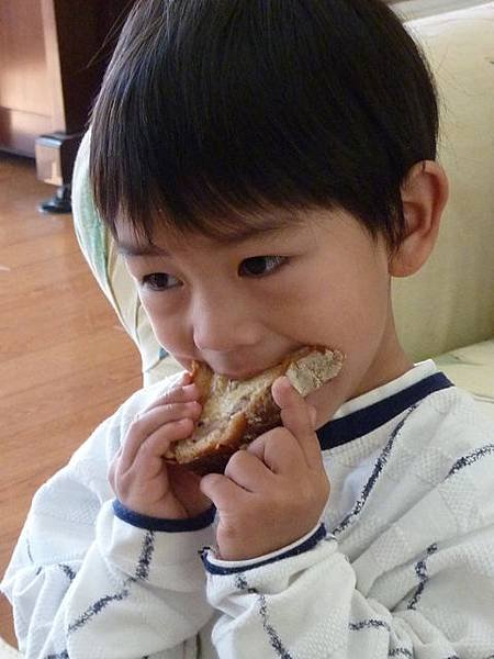 country bread and Joshua 037.JPG