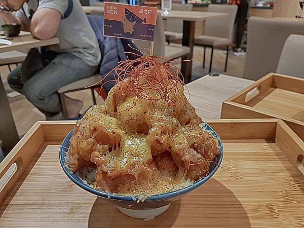 BBQ口味炸雞丼（側寫）.jpg