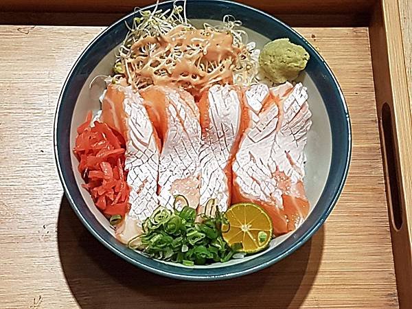 精選鮭魚丼（俯視）.jpg