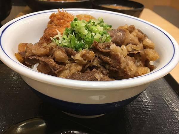 壽喜牛排丼（側寫）.jpg