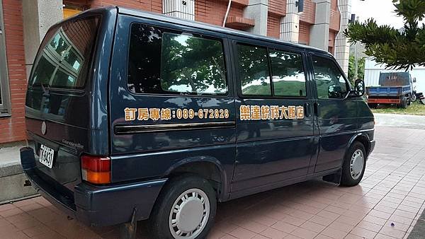 行李接駁車.jpg