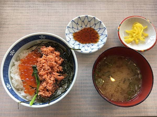 鮭親子丼.jpg