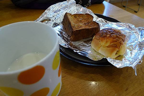 Lawson麵包+牛奶