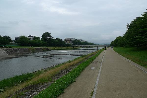 沿鴨川的步道
