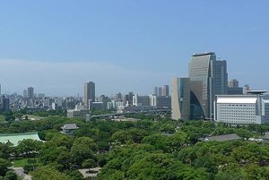 公園外面就是先進大樓