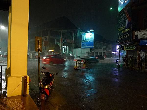 放完天燈下大雨