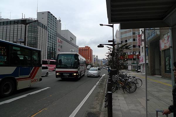 機場巴士終於來溜