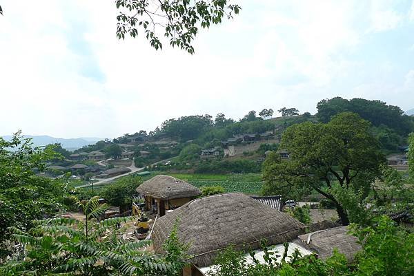 山頭遠眺村莊