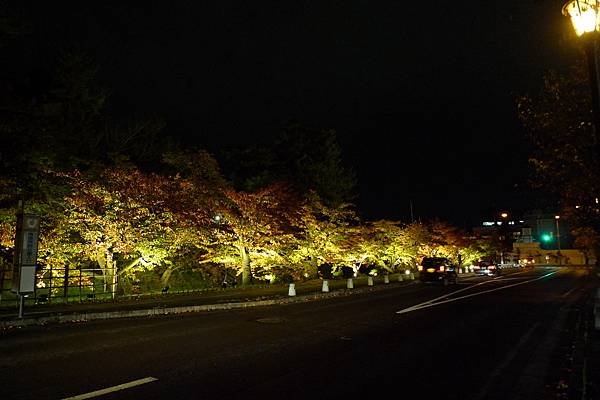 弘前城護城河紅葉