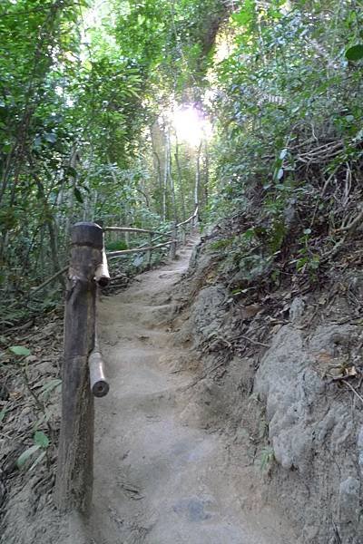 登山路很滑