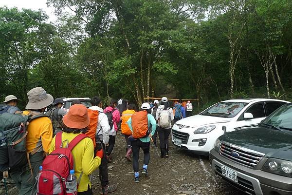 新登山口附近的停車場