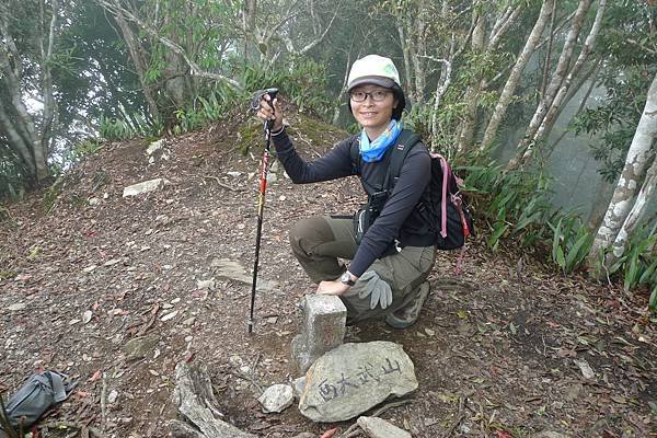 只剩白牆的西大武山三角點