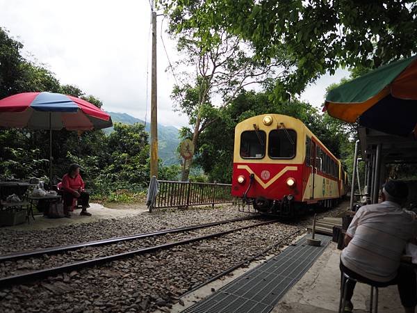 經過獨立山車站