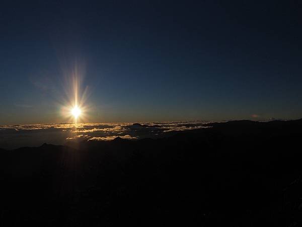 前往鹿山路上的日出