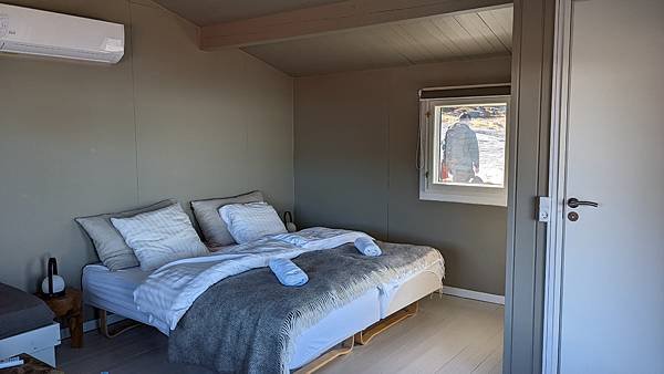 冰河小屋床側