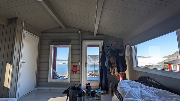 冰河小屋起居空間往外看