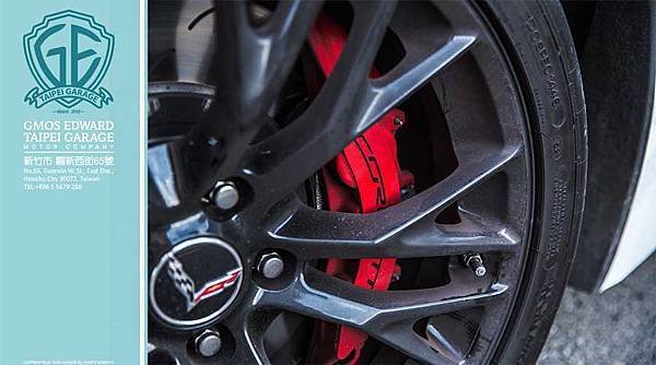 加裝了 Brembo碳纖陶瓷碟煞盤、以及 Michelin Pilot Super Sport Cup高性能跑車胎。