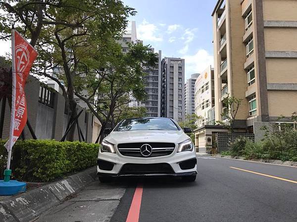 賓士CLA45 AMG小型轎跑車 暴力美學