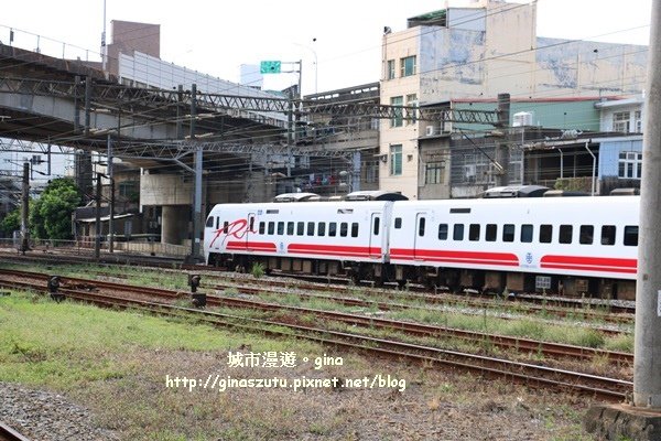 【新竹北區】距離鐵道最近~追火車 。 新竹鐵道藝術村