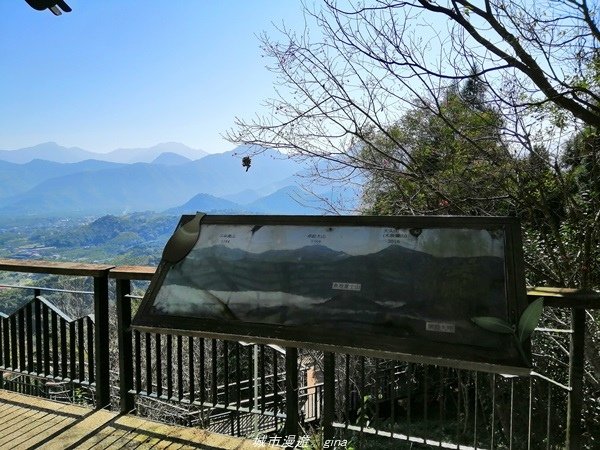 【南投魚池】飽覽層疊山巒賞心悅目。 金龍山步道