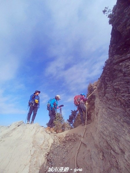 【高雄桃源】朝聖壯闊山景之南橫三星。 No77百岳~關山嶺山