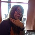 妹子在展示今天買的銀戎…