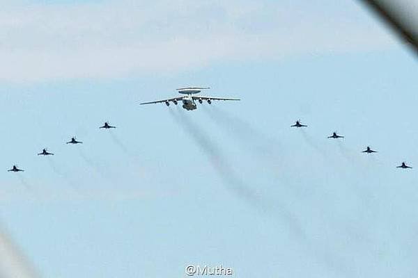 共軍紀念抗日戰爭勝利70周年空中分列預演