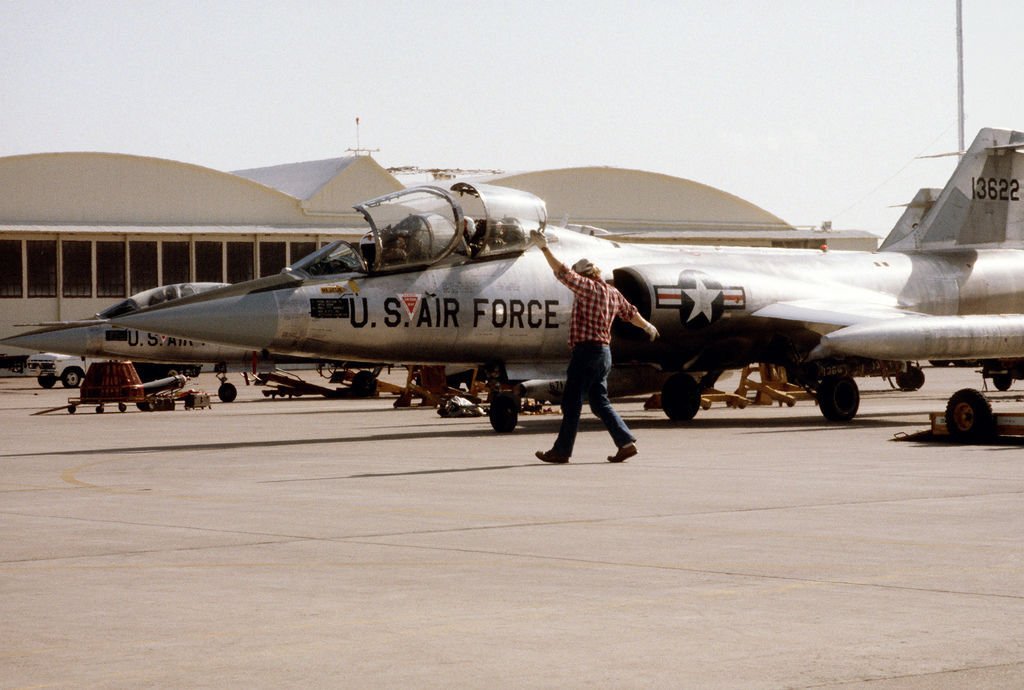 4195 TF-104G_LukeAFB_Nov1982.jpeg