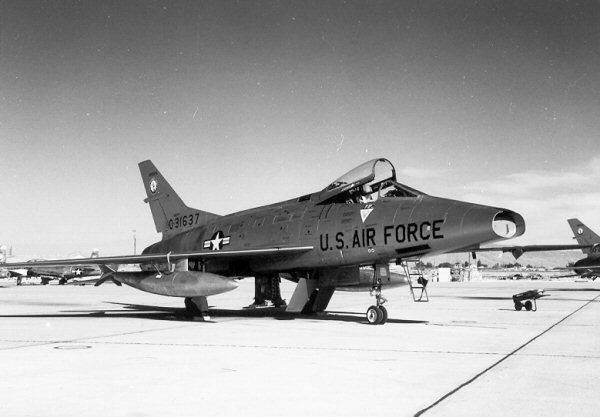 F-100A-20-NA 152 TFS-AZ ANG 0232 53-1637.jpg