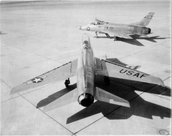 F-100A-20-NA 434 FDS 0174 53-1700a.jpg