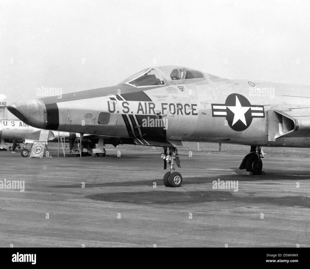 mcdonnell-rf-101a-25-mc-voodoo-D5WHWX.jpg