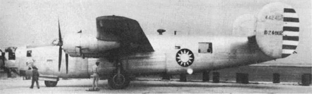 B-24M_44_42462羽田機場1946-10.jpg