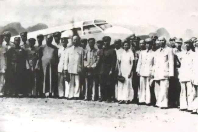 1937年10月10日李宗仁Airspeed AS.6 Envoy.jpg