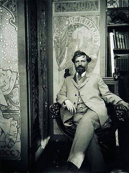 mucha.jpg